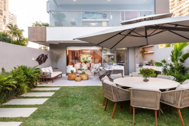 Imagem Casa Triplex de 3 Quartos para Venda na Barra da Tijuca com 338 m²