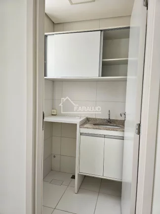 Imagem Excelente sala comercial de 40m² com varanda no prestigiado Edifício Infinity Campolim Office.