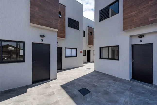 Imagem CASA COM 98 m² - VILA ANHANGUERA - MONGAGUA SP