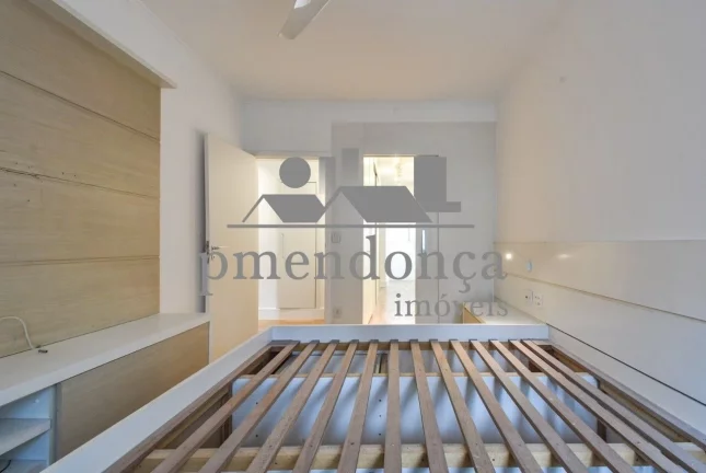 Imagem Apartamento reformado a venda em Pinheiros com 2 quartos( 1 suí­te )e 1 vaga, 123m²