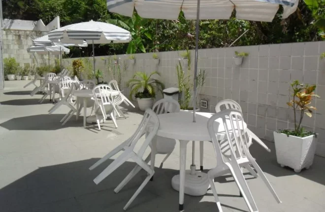 Imagem PITANGUEIRAS – NA QUADRA DA PRAIA, APARTAMENTO TOTALMENTE REFORMADO, LAZER NO PRÉDIO E 02 VAGAS DE GARAGEM.