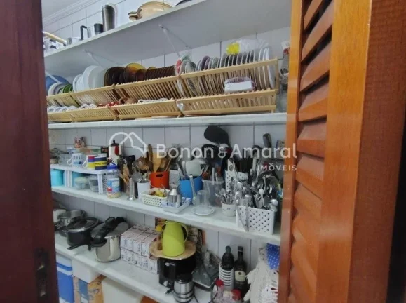 Imagem Linda casa à venda em Valinhos, situada em um condomínio tranquilo e com excelente localização. ...