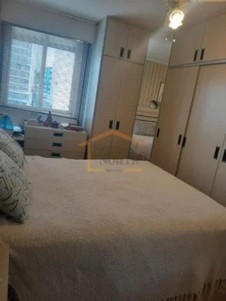 Imagem Apartamento com 95m² de área útil, com piso de madeira que traz aconchego para as salas e seus 3 ...