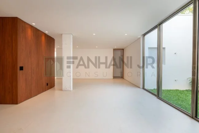 Imagem Imóvel de luxo na Vila Nova Conceição: casa de alto padrão com 3 quartos, 3 suítes e 3 vagas de garagem