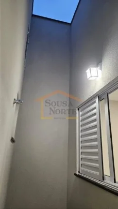 Imagem Sobrado com 3 dormitórios, sendo 1 suíte, lavabo, 2 banheiros e garagem para 2 veículos. Os ambie...