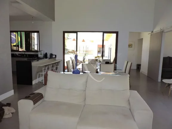 Imagem Casa Térrea, moderna, 04 suites, piscina e churrasqueira no Mirante do Vale