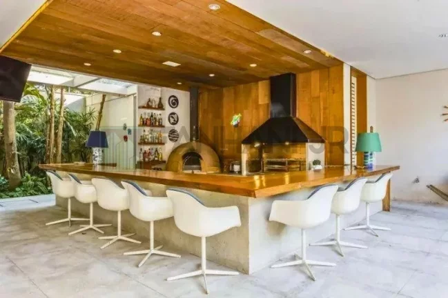 Imagem Casa magnifica à venda no Jardim Europa, São Paulo-SP: 5 quartos, 5 suítes, 6 salas, 10 banheiros, 12 vagas, 1.460m²!