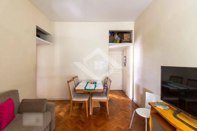 Imagem Apartamento de 2 Quartos para Venda em Botafogo com 70 m²