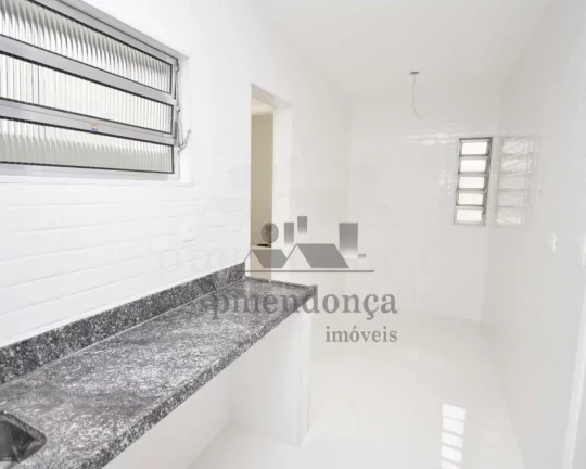 Imagem Apartamento totalmente reformado, living com porcelanato, 3 dormitórios, sendo 1 suíte, ambos no c...