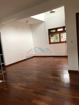 Imagem Sobrado com 4 dorm. (1 suíte) + 2 vagas e Piscina- Instituto de Previdência