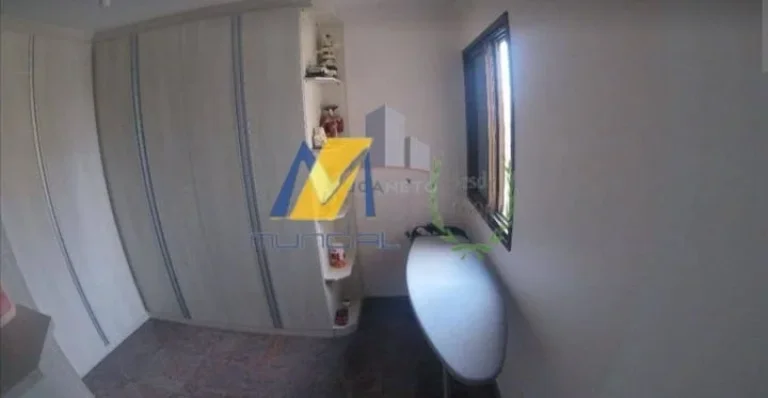 Imagem Com 2 dormitórios, sendo 1 suite, sala 2 ambientes.