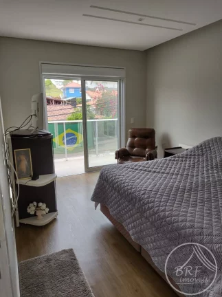 Imagem Vendo casa semi nova em Estreito Florianópolis SC, três suítes, lavabo.