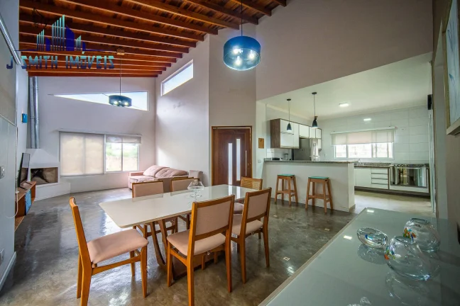 Imagem Casa com 3 dormitórios, sendo 1 suíte para venda - Impecável
