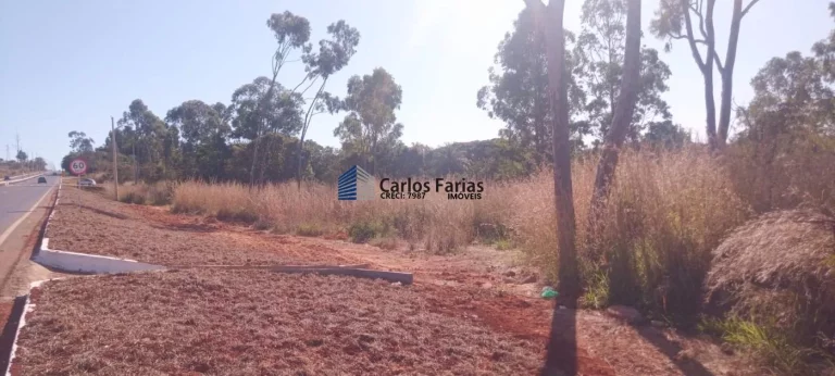 Imagem Chácara para Venda em Brasília, Setor Habitacional Tororó (Jardim Botânico), 3 dormitórios, 1 suíte, 2 banheiros, 2 vagas
