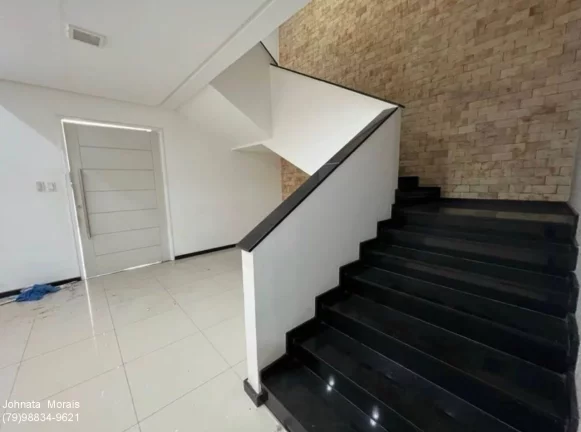 Imagem Casa à venda no Bairro Coroa do Meio com 6 quartos, área gourmet e jardim.