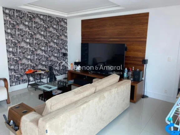 Imagem Cobertura disponível para venda com 166m², oferecendo 3 quartos (sendo uma suíte), 4 banheiros e ...