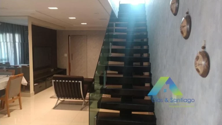 Imagem Linda cobertura tríplex com 3 dormitórios, 2 vagas, área gourmet com excelente localização e valor!