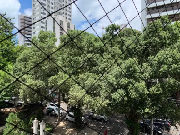 Imagem 3/4, 2 Suites, atualmente modificado p/ 2 Suites, c/ sala ampliada, lavabo e varandas - localizado na Rua da Graça, plana, ao lado do Museu MAC Bahia
