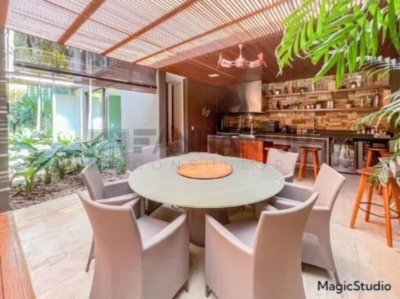 Imagem Casa dos sonhos no coração do Jardim América! Com uma área de 772m², esta casa totalmente reformada e mobiliada oferece conforto, luxo e modernidade