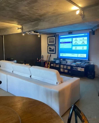 Imagem Essa casa incrível, tem uma identidade única, extremamente elegante, com muita luz e ventilação ...