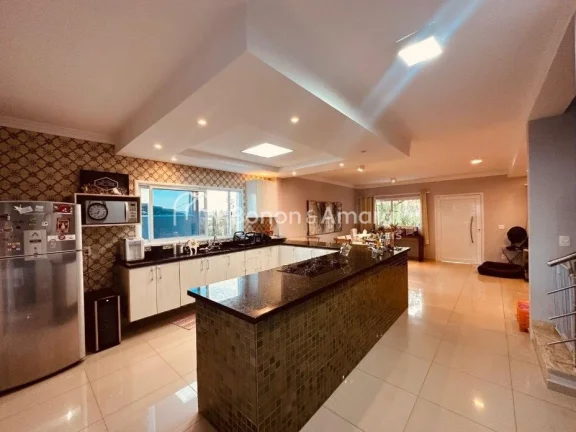 Imagem Casa Ã  venda em condomÃ­nio na cidade de Valinhos/SP.

Sobrado com design contemporÃ¢neo, com 3 suÃ...