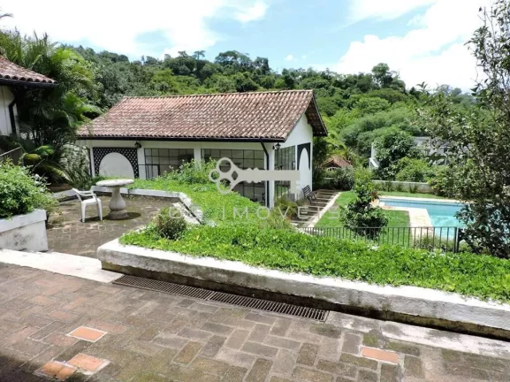 Imagem Casa Colonial Americana no Condomínio Forest Hills com 04 suítes e piscina!
