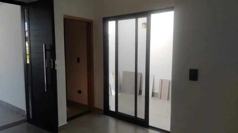 Imagem Casa em Condomínio à Venda em Sorocaba-SP: 3 Quartos, 3 Suítes, 2 Salas, 2 Vagas de Garagem e 112m² de Área!