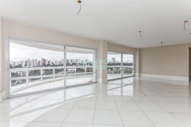 Imagem Simplesmente espetacular. Linda cobertura com 420m2, 4 dormitórios ( 4 suítes ) e 6 vagas na garag...