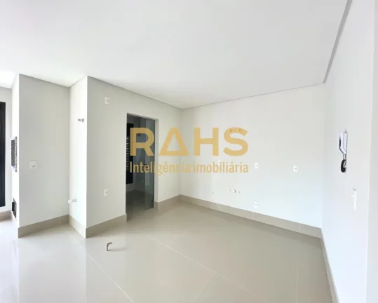 Imagem Excelente apartamento no Centro de Joinville, em frente ao 62º Batalhão. Valor baixou! De R$1.110m...