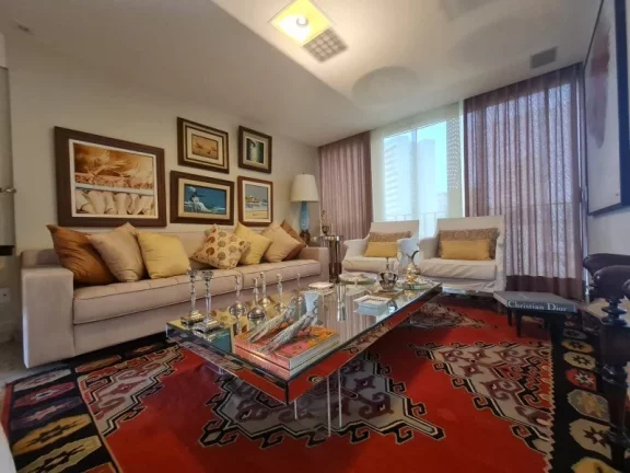 Imagem A 5ª Avenida Imóveis apresenta este charmoso apartamento, com 3 Suites, 04 salas 192,92m2 de área, localizado no bairro da Barra, próximo ao farol