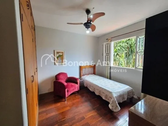 Imagem Excelente casa, espaçosa, construção sólida, com telhado novo, ideal para quem procura conforto ...