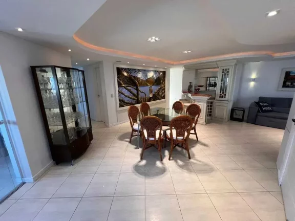 Imagem Apartamento frente mar com 3 suítes e 4 vagas de garagem em Balneário Camboriú