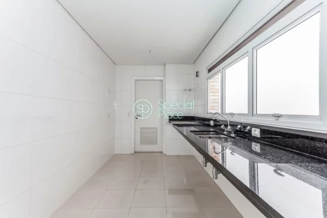 Imagem Simplesmente espetacular. Linda cobertura com 420m2, 4 dormitórios ( 4 suítes ) e 6 vagas na garag...