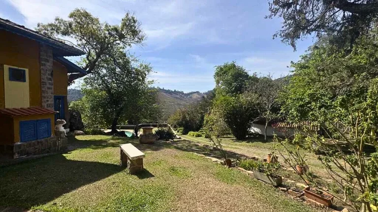Imagem A escala monumental da Serra da Mantiqueira aos seus pés