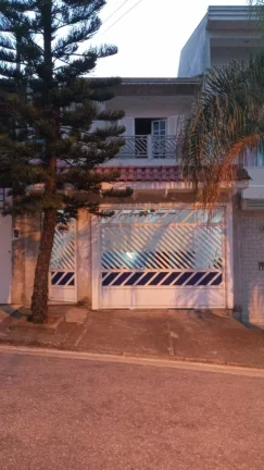 Imagem SOBRADO PADRÃO COM FRENTES PARA DUAS RUAS EM SANTO ANDRE, COM 3 DORMITÓRIOS E UM SALÃO COMERCIAL.