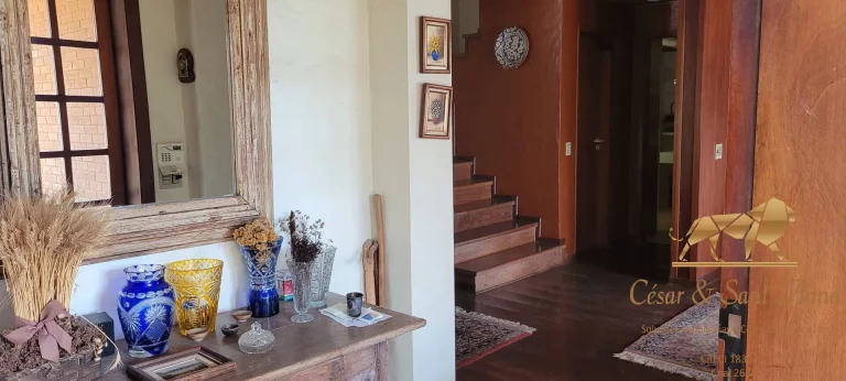 Imagem Oportunidade, Belíssima casa em meio ao verde de Campos do Jordão/SP