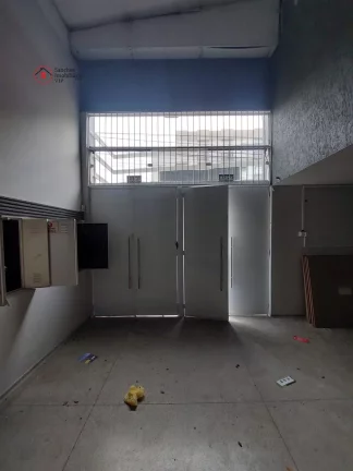 Imagem Salão comercial para alugar. Construido para ser uma igreja, com pulpito e amplo espaço para culto. Possui banheiros, copa, cozinha e escritórios.
