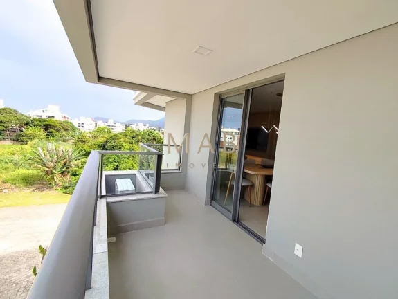 Imagem **MOBILIADO E DECORADO** Apartamento Duplex com 3 suítes, lavabo, cozinha, sala estar/jantar, área de serviço, sacada com churrasqueira. 2 vagas de ga