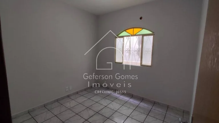 Imagem Casa à venda - Com 03 Quartos - Centro - Mantena - MG