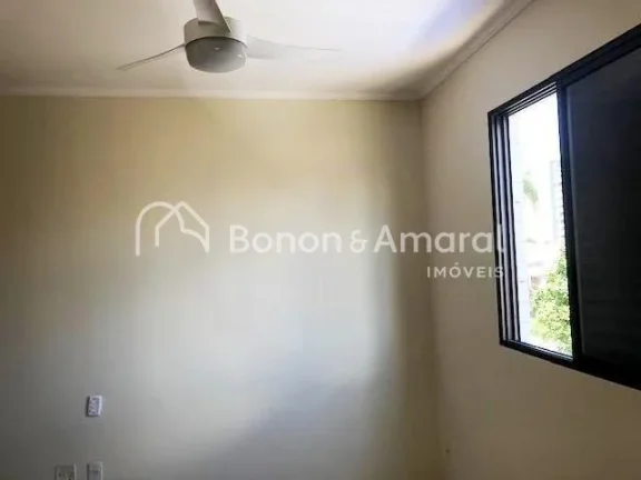 Imagem A sala ampla, com dois ambientes, é perfeita para receber amigos ou curtir momentos de tranquilidad...
