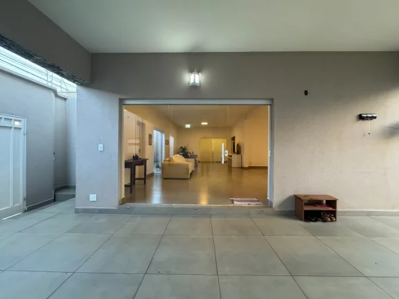 Imagem Casa tipo para venda em Centro com 3 quartos, sendo 3 suítes, 266m2
