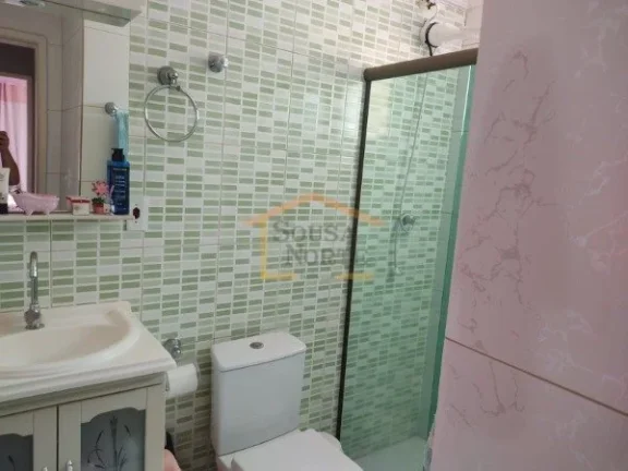 Imagem Apartamento com 63m², dispõe de 2 dormitórios com armários planejados, 1 banheiro, sala dois amb...