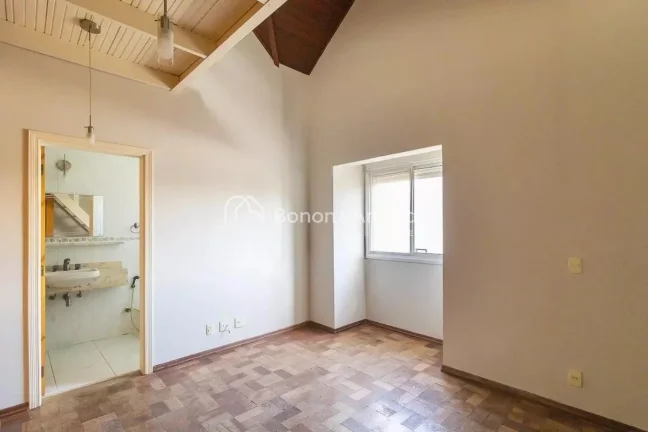 Imagem Linda e espaçosa casa no Alphaville Campinas, com área construída de 330 m². A residência possu...