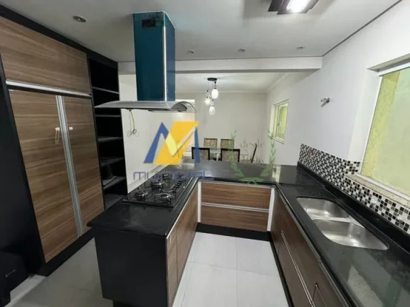 Imagem Sobrado à Venda com 264m², 4 dormitórios, 1 suíte, 2 salas e 2 vagas!!!