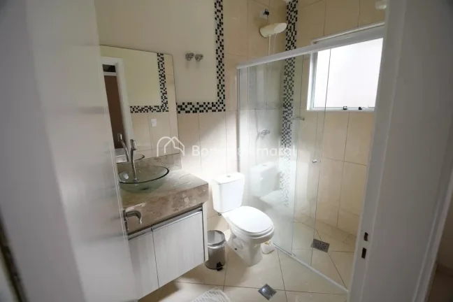 Imagem Esta casa é uma excelente opção para quem busca conforto e funcionalidade. Com três quartos, sen...