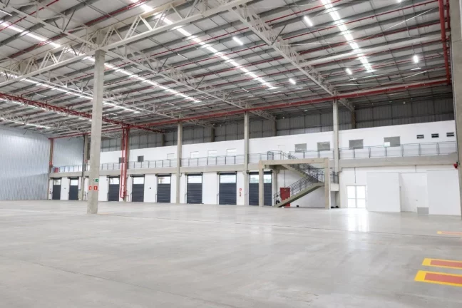 Imagem Galpão logístico Comercial para Locação em Extrema-MG: Centro, 12 Vagas, 2.929,21 m² de Área.