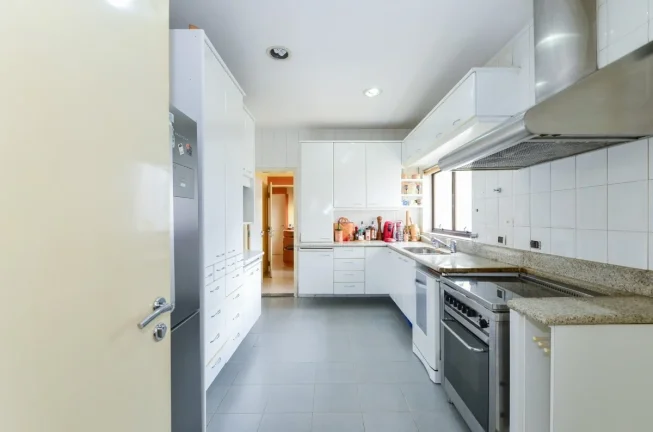 Imagem Apartamento Vila Mariana - 270M², 4 Dorms, 2 Suítes, 4 Vagas Demarcadas, Piscina, Churrasqueira, Academia, Salão de Festas e Jogos, Zelador.