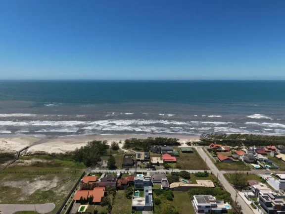 Imagem Sobrado 4 Dormitórios - Bairro Remanso