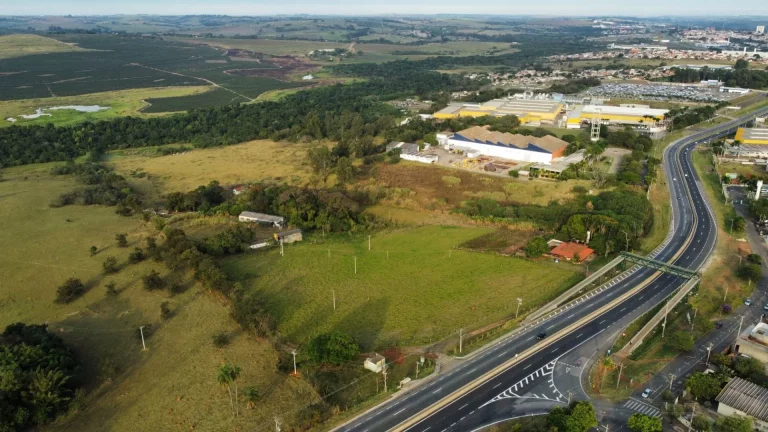 Imagem Área Industrial e Comercial à Venda Sítio Rio Acima de 92.755,00m². Localizado em Capivari/SP