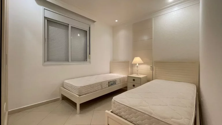 Imagem Casa de Luxo à Venda em Riviera de São Lourenço Módulo 30: 4 quartos, 1 suíte, 2 salas, 4 vagas, 220m² de área. Aproveite!